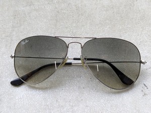 lot 210 image: RayBan RB3025 Aviator Sunglasses 58-14 2N