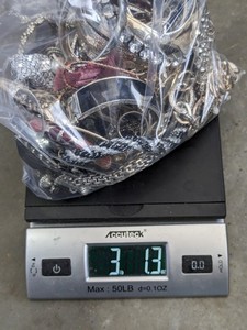lot 214 image: Assorted Fashion Jewelry Bundle - 3 Pounds