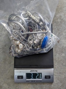 lot 216 image: Assorted Fashion Jewelry Bundle - 3.2 Pounds