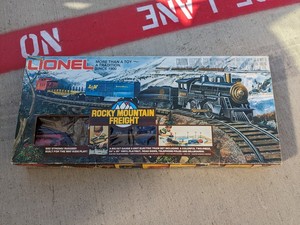 lot 220 image: Lionel 6-1352 Rockey Mountain Freight Train Set