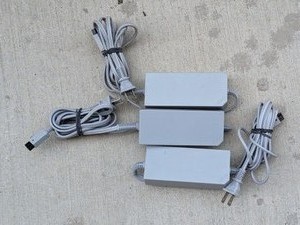 lot 238 image: Lot of 3 - Nintendo Wii Power Supply