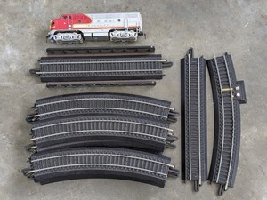 lot 248 image: Train Track & Locomotive Bundle