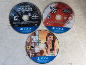 lot 261 image: Lot of 3 - PlayStation 4 games