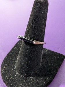 lot 274 image: Black Stone Sterling Silver Ring Size 8, 2.9grams