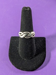 lot 277 image: Sterling Silver Ring Size 7-12, 4.5grams