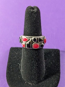 lot 280 image: Sterling Silver Ring w Black & Red Stone Size 6-12, 6.8grams