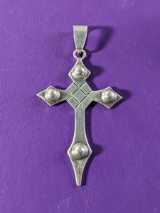 lot 285 image: 3 Sterling Silver Cross Pendant 11grams