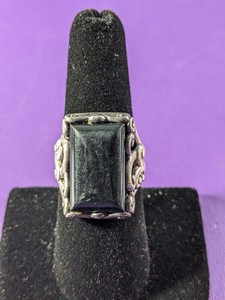 lot 297 image: Sterling Silver Onyx Ring Size 8, 7.9grams
