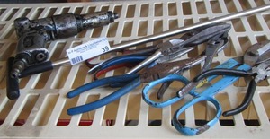 lot 39 image: Air tool- plyers- all types