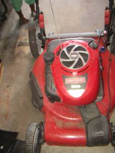 lot 40 image: Craftsman   lawnmower W Briggs& Stratton gold engine series 190cc