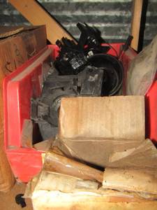 lot 54 image: Ford lens and 2 boxes of small black clips