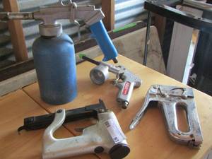 lot 93 image: Staple gun- 2 paint spray nozzles- paint spray can