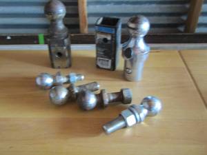lot 95 image: Trailer hitch accessories  and balls 2 and 1