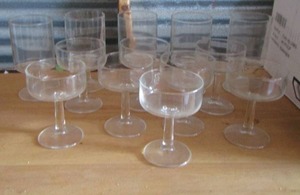 lot 101 image: champagne and wine glass lot