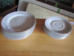 lot 118 image: SOMERSET China  - 6 SAUCERS - 8  DESSERT PLATES