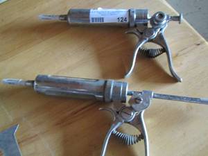 lot 124 image: needle injection for use on cattle only qty 2