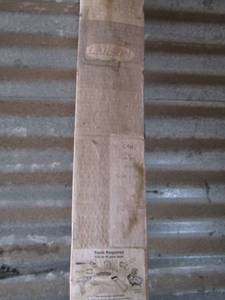 lot 129 image: Larson retractable screen in original box-