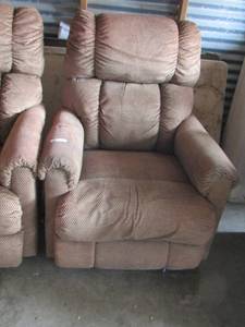 lot 131 image: Lazy boy recinders  rockers