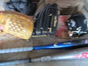 lot 139 image: 2 baseball bats -  Kids Rawlings  right hand glove pp100dp, 10--  Rawlings 13, ss13w right hand glove
