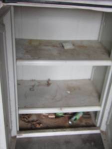 lot 138 image: 3 tier plastic outdoor shelf 2 doors