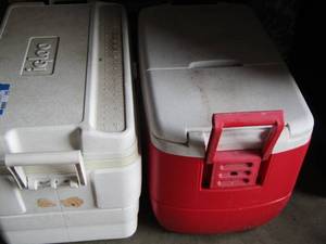 lot 141 image: red cooler- white igloo