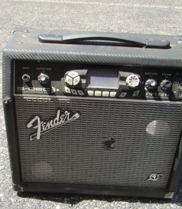 lot 4 image: Fender Amp model# G-DEC type pr-938 input power source front has minor damage