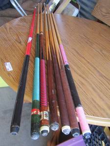 lot 155 image: Wooden Pool sticks qty 6