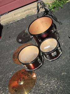 lot 166 image: DRUMS - 3 DIFFERENT TOMS &  SABIAN  CYMBALS X 2
