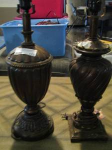 lot 171 image: 2 table lamps no shades, has some cracks