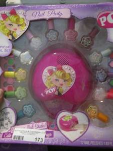 lot 173 image: beauty treasures nail party kit 16 piece set