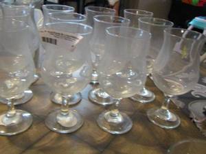 lot 183 image: 12 drinking glasses
