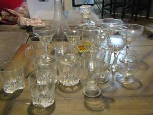 lot 193 image: 2 whiskey flask, various margarita glasses, whiskey glasses and coffee mugs