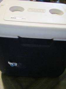lot 211 image: Coleman blue ice chest 28 quart has 2 cup holders on top