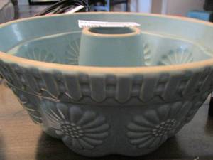 lot 224 image: vintage blue glass bunt cake pan