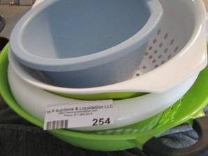 lot 254 image: various bowls and strainers
