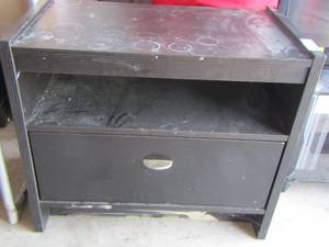 lot 276 image: WOODEN SIDE TABLE 1 drawer  232615