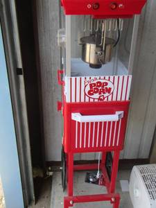 lot 282 image: Nostalgia fresh popcorn maker used