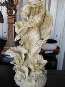 lot 302 image: 18 Angel statue