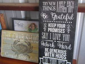 lot 305 image: crab shack sign- family rules 912- new frame