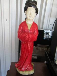 lot 320 image: 18 tall Japanese women statue