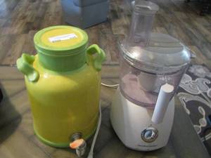 lot 335 image: Yellow and Green drink DISPENSER   , Hamilton Beach electric chopper