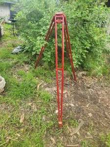lot 239 image: Vintage transit tripod D-W-Co.