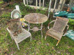 lot 222 image: Wrought iron 32 table and 2 chairs