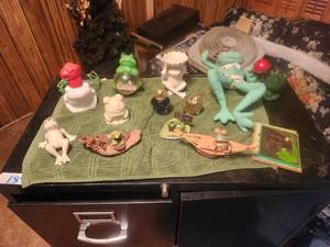 lot 161 image: Selection of frog collectibles