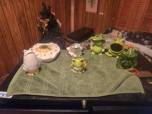 lot 157 image: Selection of frog collectibles - figures