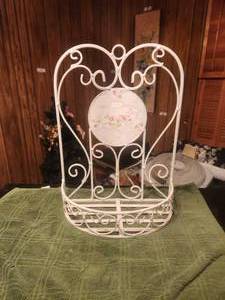 lot 154 image: Wrought iron hanging shelf