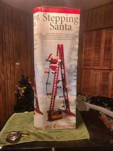 lot 151 image: Mr. Christmas Stepping Santa