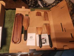 lot 144 image: Mad Hungry 4-piece colored spurtle set - black