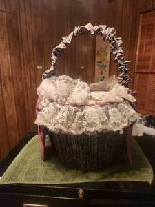 lot 143 image: Large basket - 21 tall