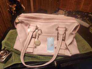 lot 146 image: Selection of purses - some have tags